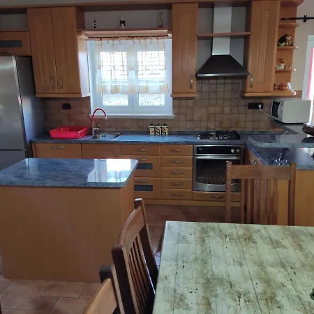Apartman Ivo דירה *